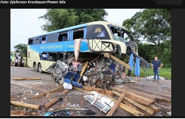 Identificadas vítimas fatais de grave acidente; motoristas do ônibus e do caminhão morreram