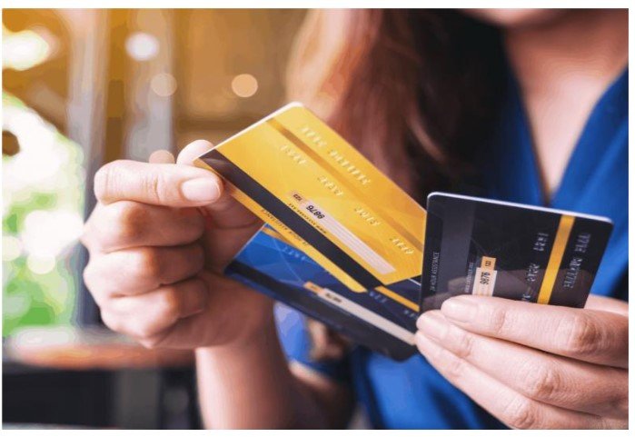 Estudo aponta que 1 em cada 3 usam nome de terceiros para fazer compras parceladas
