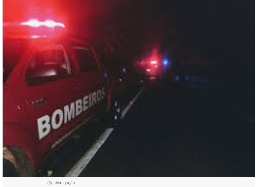 Idoso atenta contra policiais usando facas, é baleado e morre