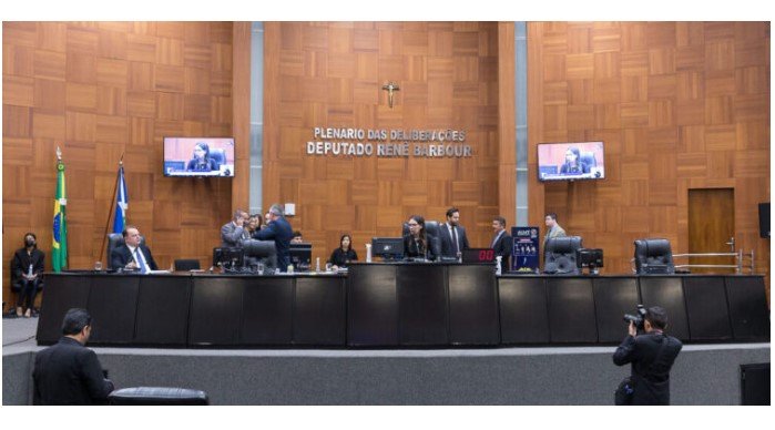 MT: Deputados aumentam o próprio salário, que deve chegar a R$ 34,7 mil