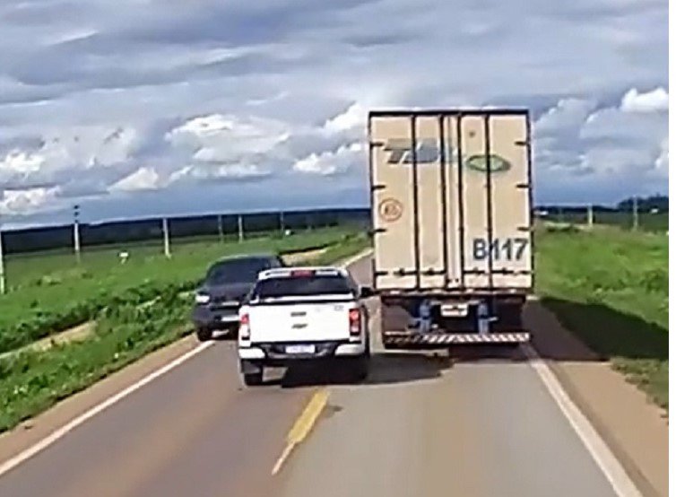 Câmera instalada em veículo mostra motorista de S10 escapando da morte em MT