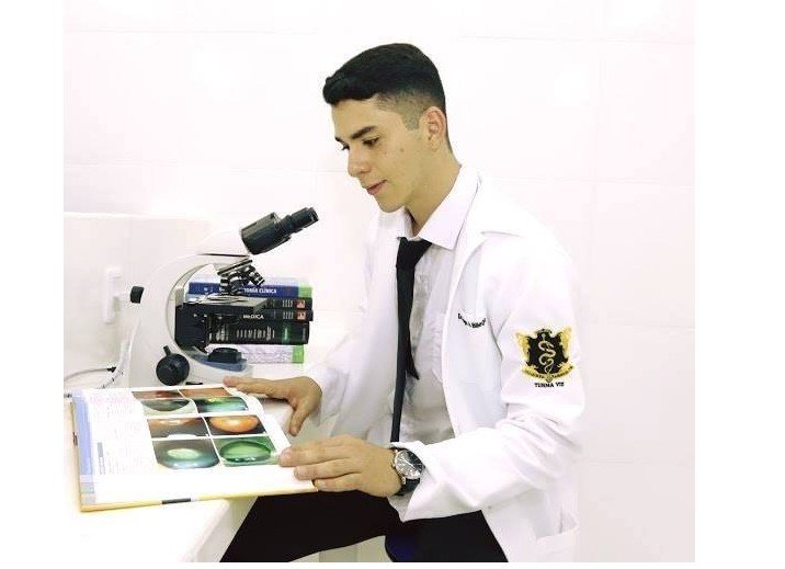 Jovem médico filho de radialista morre afogado na praia da rapadura enquanto jogava bola
