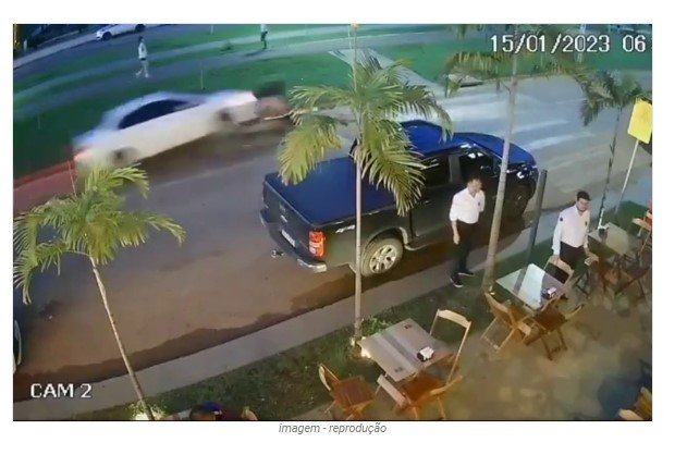 Motociclista é atropelado por carro após reduzir velocidade em quebra-molas em Sinop