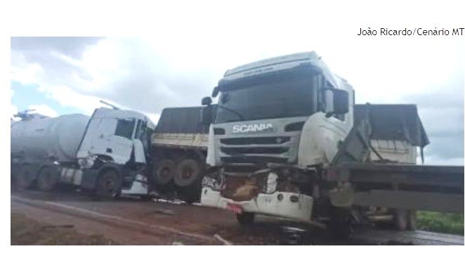 Engavetamento entre 5 carretas deixa trânsito lento em BR