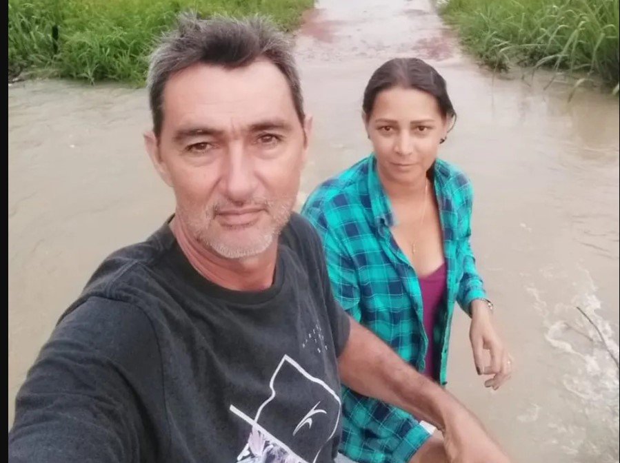MT: Casal atravessa alagamento para ‘tomar cachaça’ após dias isolado por causa de chuvas fortes