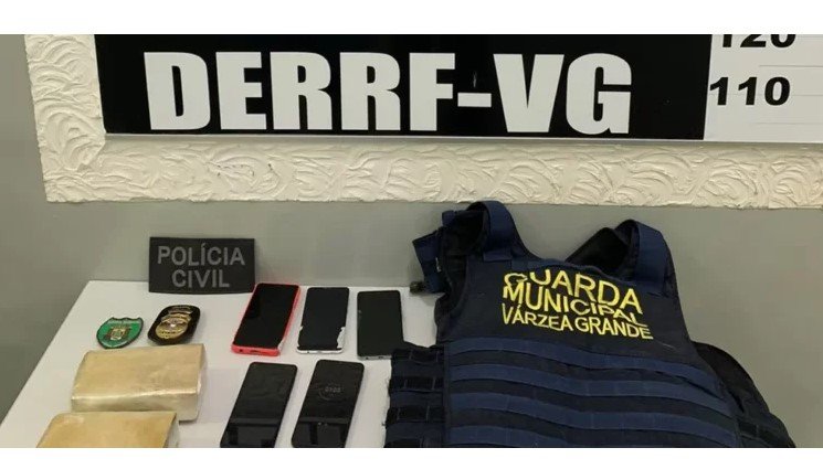Capitã do Exército tem arma roubada em assalto na casa da família em Várzea Grande