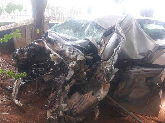 Idosa falece após motorista de veículo perder a direção e acertar caminhão na MT-320 em Colíder. (Fotos)