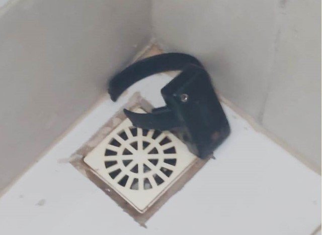 Jovem em Colíder com várias passagens coloca faca no pescoço de atendente e realiza roubo em loja.