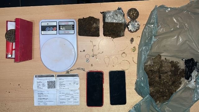 Policia em Colíder prende traficante com quase 1kg de drogas. (Fotos)