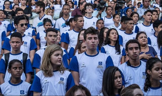Estado não vai dar uniformes aos 390 mil estudantes de MT para o ano letivo de 2019