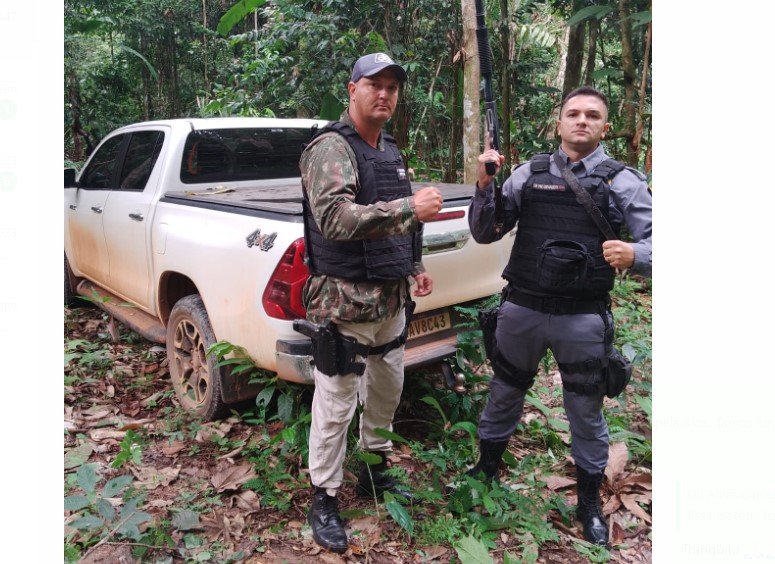 Carlinda: Caminhonetes furtadas no rio teles pires, são localizadas pela PM. (Fotos)