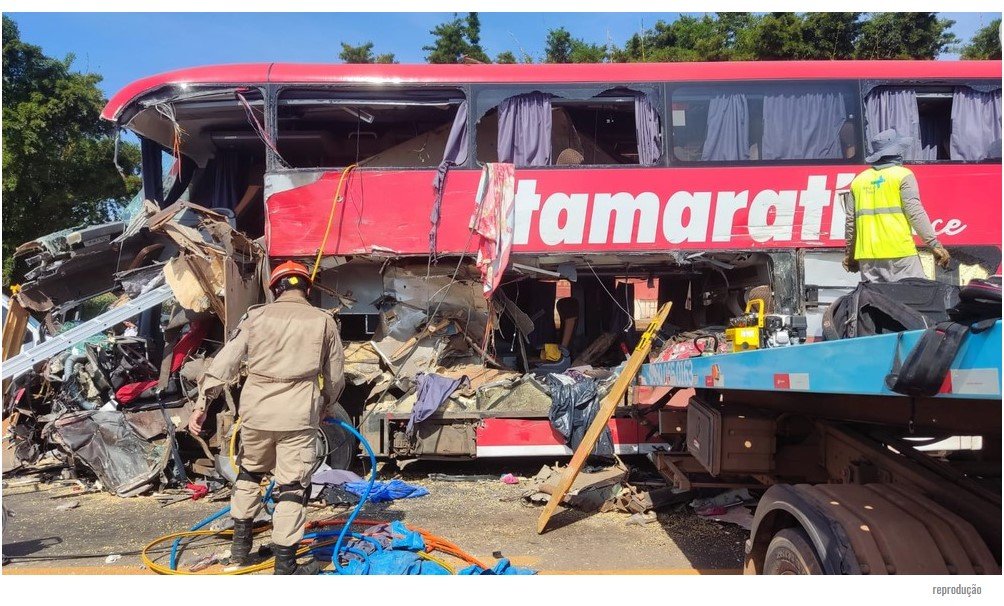 Motorista de ônibus envolvido em acidente com 8 mortos é indiciado por homicídio culposo em MT