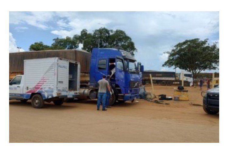 Corpo de homem é achado em decomposição dentro de carreta em MT