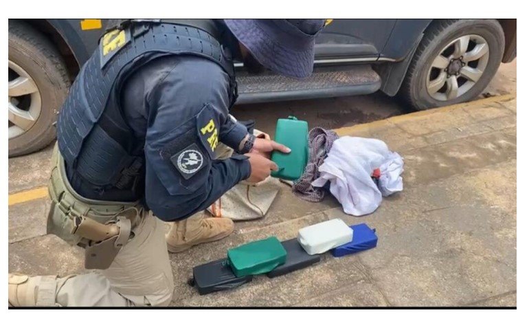 Em Matupá-MT, PRF prende mulher transportando droga em ônibus