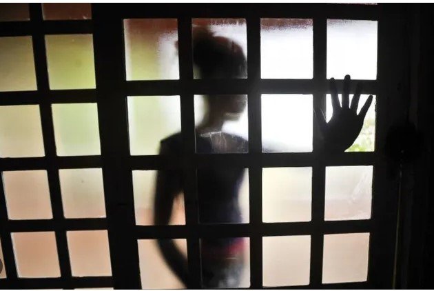 Adolescente de 14 anos é obrigada pelo 'marido' a se prostituir em cidade de Mato Grosso