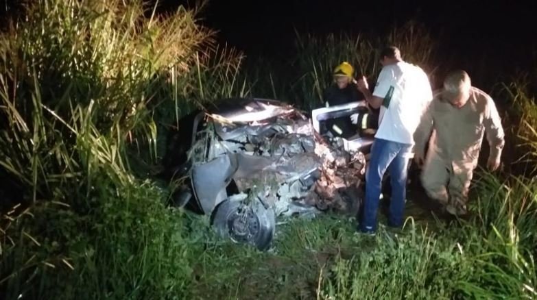 Homem morre em violenta colisão entre carro e carreta na BR-163 no Nortão