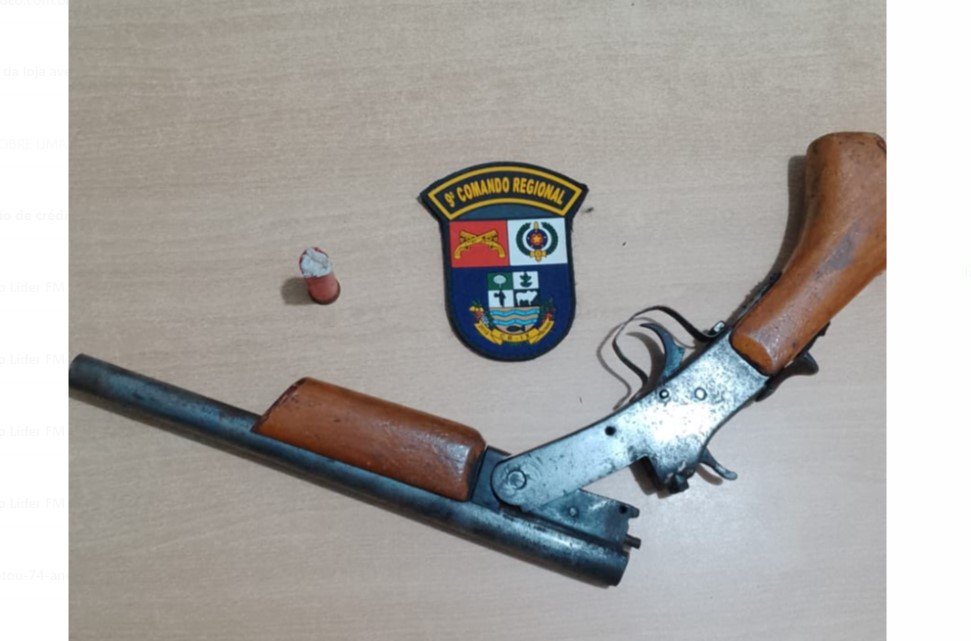 Policia em Colíder prende homem que teria feito disparos de arma de fogo.