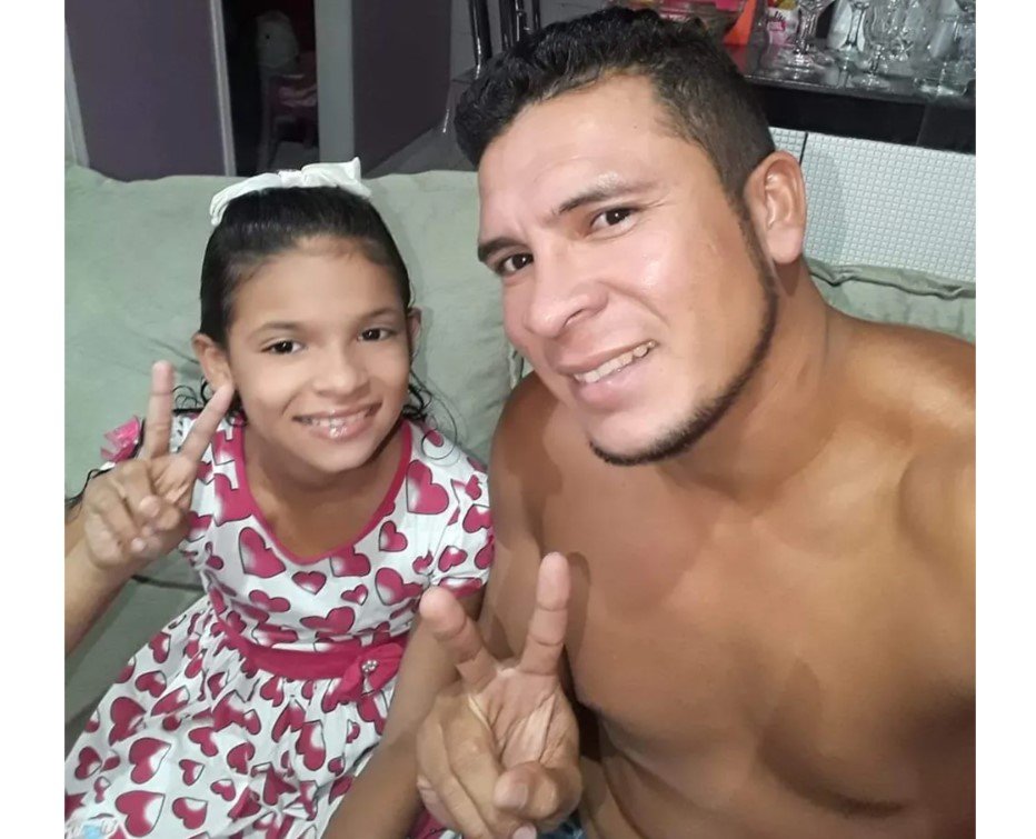 VEJA O VIDEO: Pai e filha mortos em chacina de Sinop são enterrados sob forte comoção no Maranhão