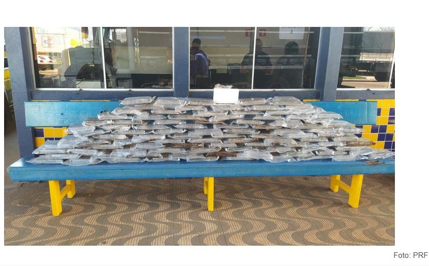 PRF apreende mais de 100 kg de cocaína em compartimento secreto de caminhão no interior de MT.