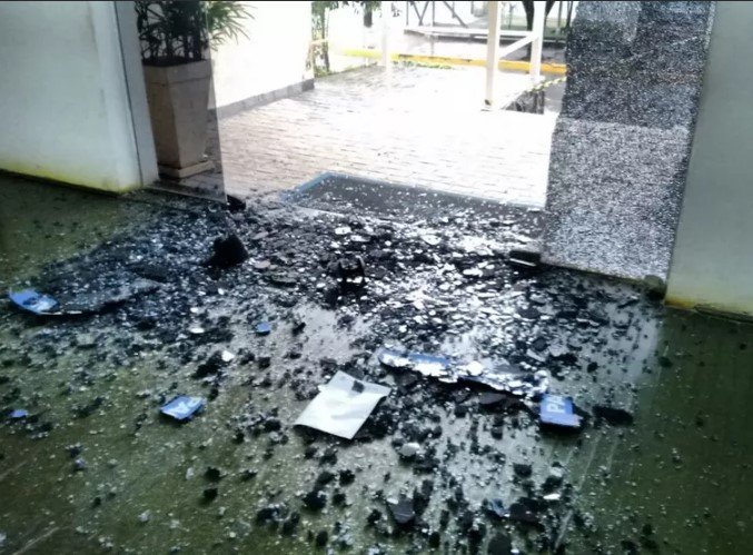 Casa é 'cravada' de balas durante a madrugada em Sorriso