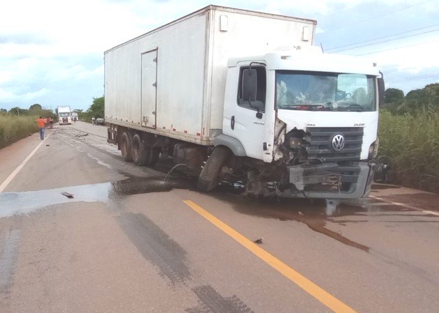 Policial Militar salva vida de idosa condutora de carro após grave acidente na BR 364 próximo a Itapuã. (Fotos)