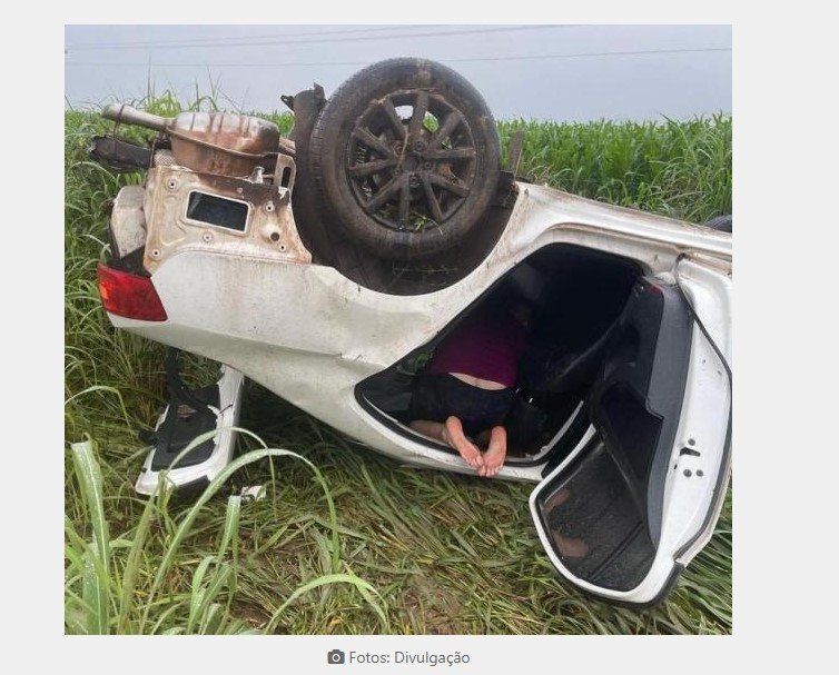 Apresentador de TV capota carro em rodovia. (Fotos)
