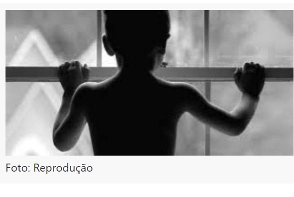 Mãe espanca filho de 3 anos após menino colocar fogo em notebook