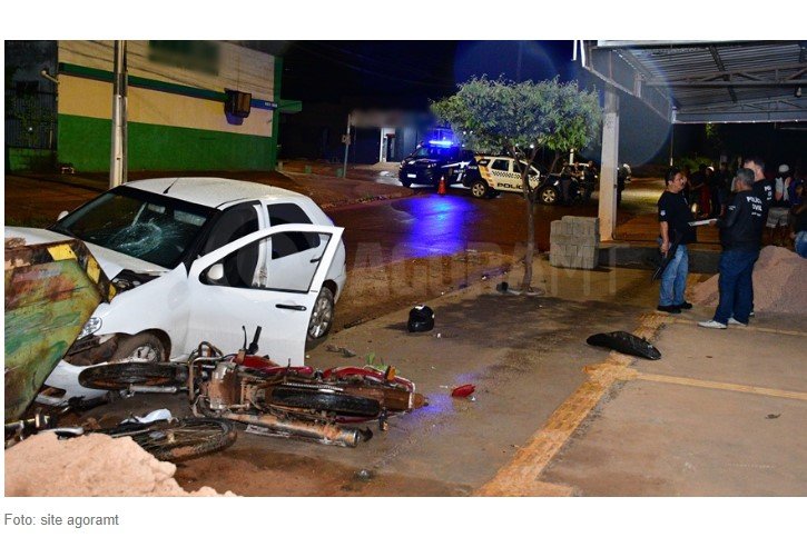 Fiat Palio bate em motocicleta, em cruzamento, e condutor idoso morre no local