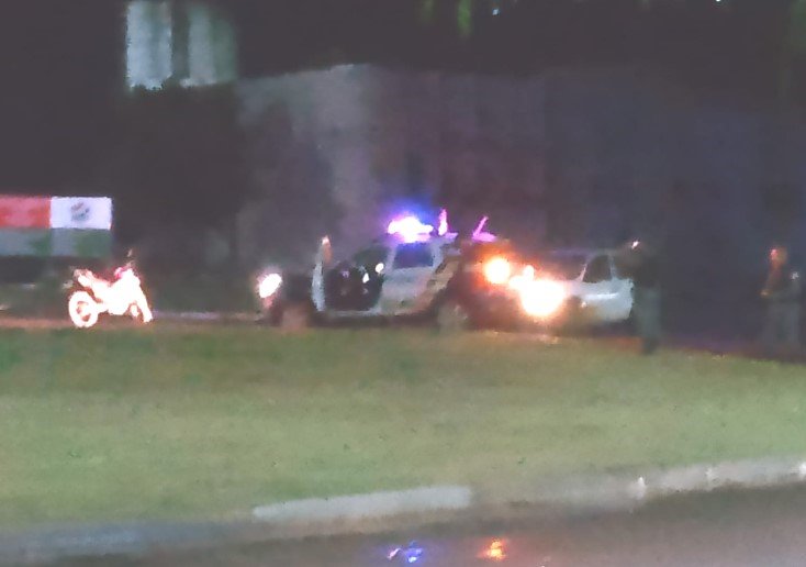 CARLINDA: MOTORISTA SOB EFEITO DE ALCOOL COLIDE EM VIATURA DA PM