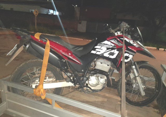 Moto furtada em Colíder e localizada em Peixoto e suspeito é preso pela PM.