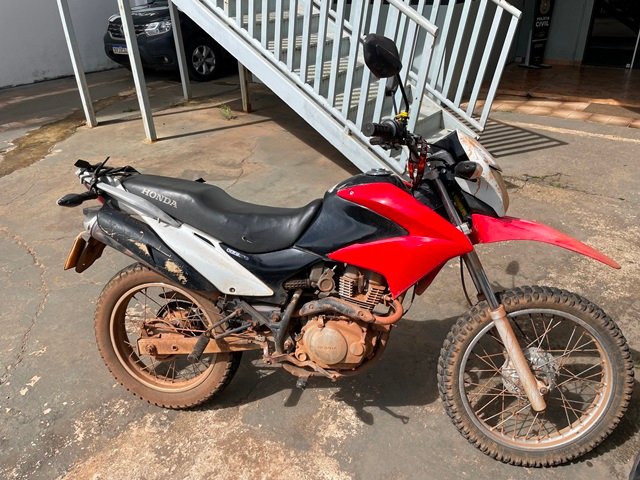 PM de Colíder detém homem e apreende moto Bros com queixa de roubo.