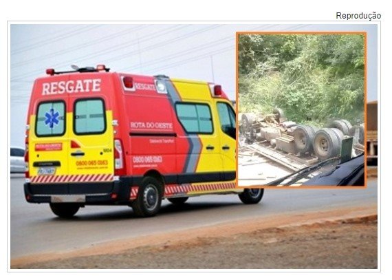 Caminhoneiro morre em tombamento de carreta carregada de madeira em São Vicente