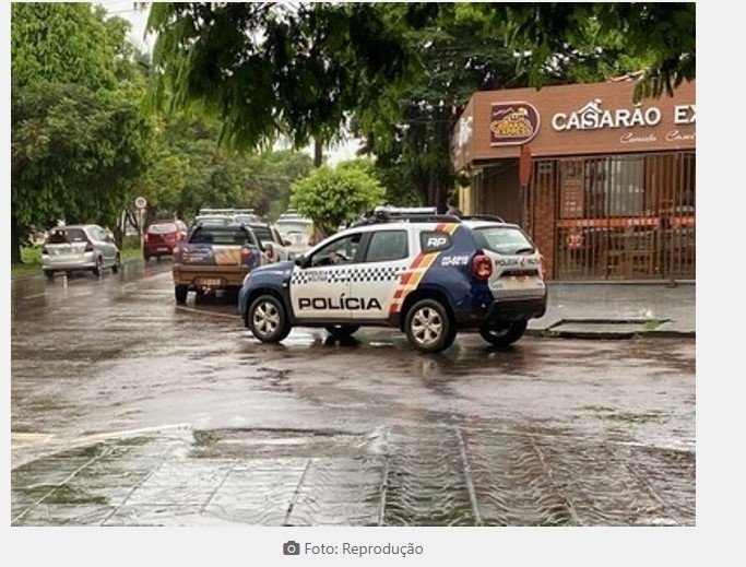 PM apreende em flagrante adolescente e jovem praticando roubo em lan house