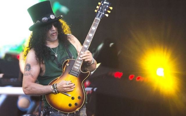 Slash revela ter chegado ao fundo do poço com o Velvet Revolver