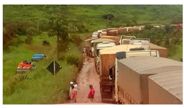 CAOS-Rodovia BR 163 é fechada no Mato Grosso – motorista continua parados em atoleiros na BR-163 no Pará