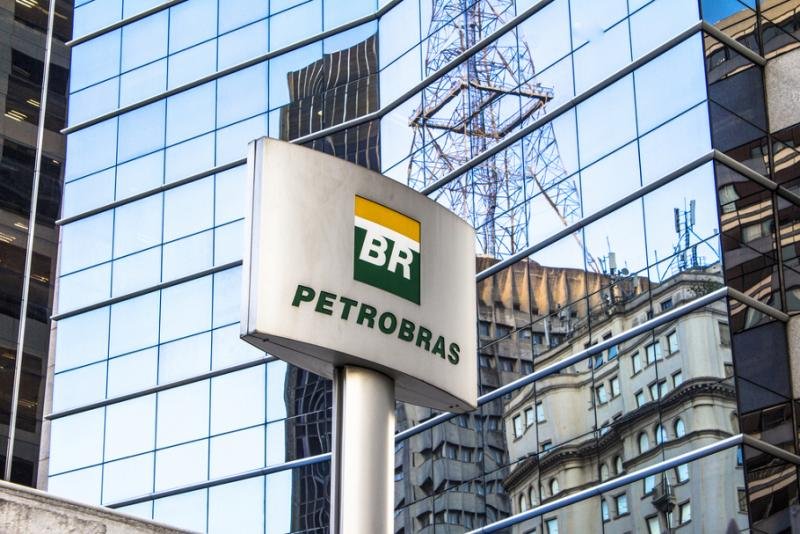 Gasolina da Petrobras inicia maio no maior preço desde início de reajustes diários