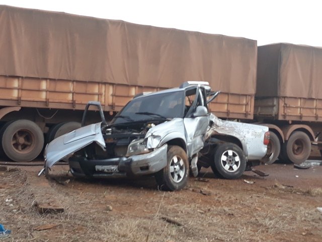 Em Colíder motorista de caminhoneta escapa da morte por um triz. (Vídeos)