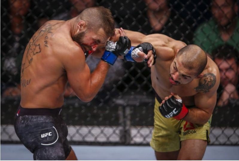 De volta! Aldo nocauteia Stephens no 1º round e chora por voltar a vencer