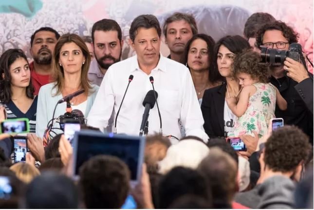 TSE multa campanha de Haddad por impulsionar notícias contra Bolsonaro na internet