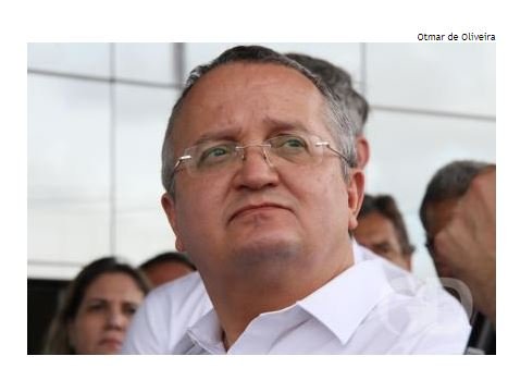 PDT não se arrepende de ter abrigado Taques, diz Carlos Lupi