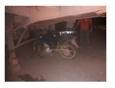 Motociclista fica gravemente ferido ao colidir na traseira de carreta estacionada