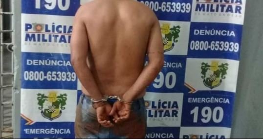 Filho usuário de drogas ateia fogo em casa da mãe e é preso