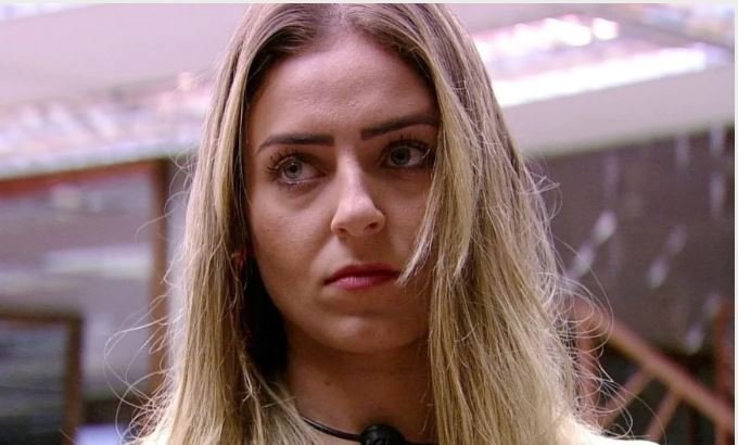 Paula sai da Globo direto para a Delegacia e pode pegar até Três Anos de Prisão por Acusações de Racismo