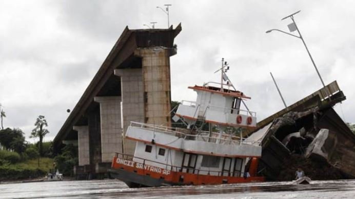 Governo decreta estado de emergência após queda de ponte; fotos