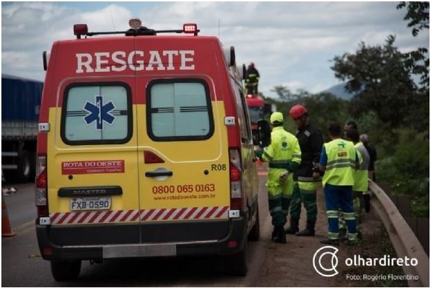 Ônibus com 19 pacientes de Canaã perde o controle e tomba na Rodovia BR-163