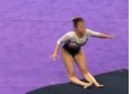 Vídeo: ginasta americana sofre grave lesão e quebra as pernas em torneio