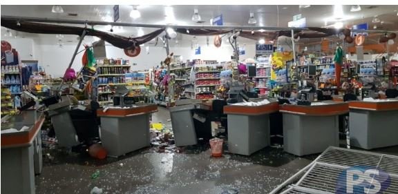 Bandidos roubam carros em Lucas, arrombam loja, invadem mercado de Sorriso e capotam veículo