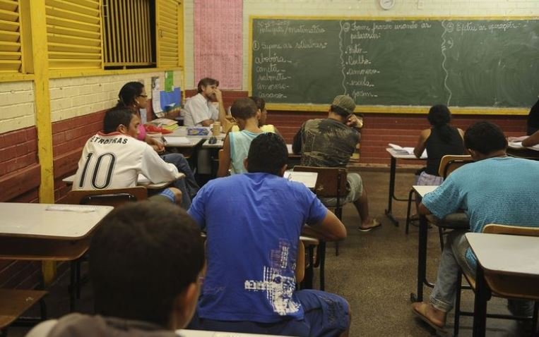 Metade dos docentes no país não recomenda a própria profissão