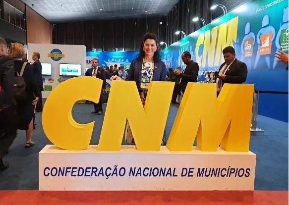 Prefeita participa da Marcha a Brasília e comemora aprovação da PEC 61