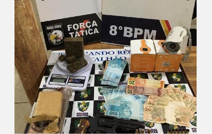 Quadrilha é presa, arma e drogas apreendidas após briga por dívida com o tráfico
